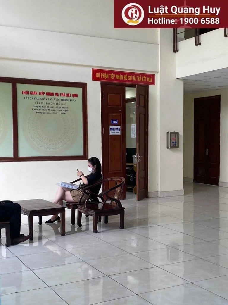 Chuyên viên Nguyễn Văn Tình hỗ trợ đăng ký giấy chứng nhận cơ sở vệ sinh an toàn thực phẩm