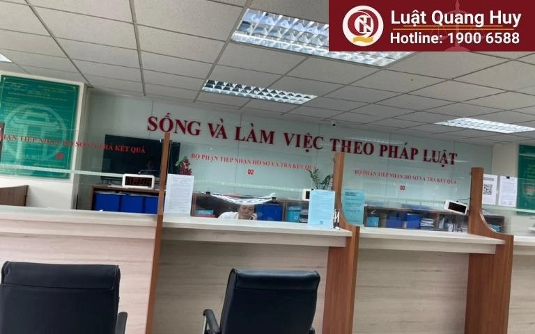 Chuyên viên Nguyễn Văn Tình hỗ trợ giải quyết tranh chấp hợp đồng du lịch